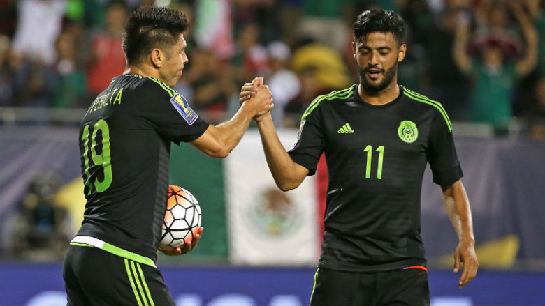 Oribe Peralta y Carlos Vela de la selección de México. (Getty)