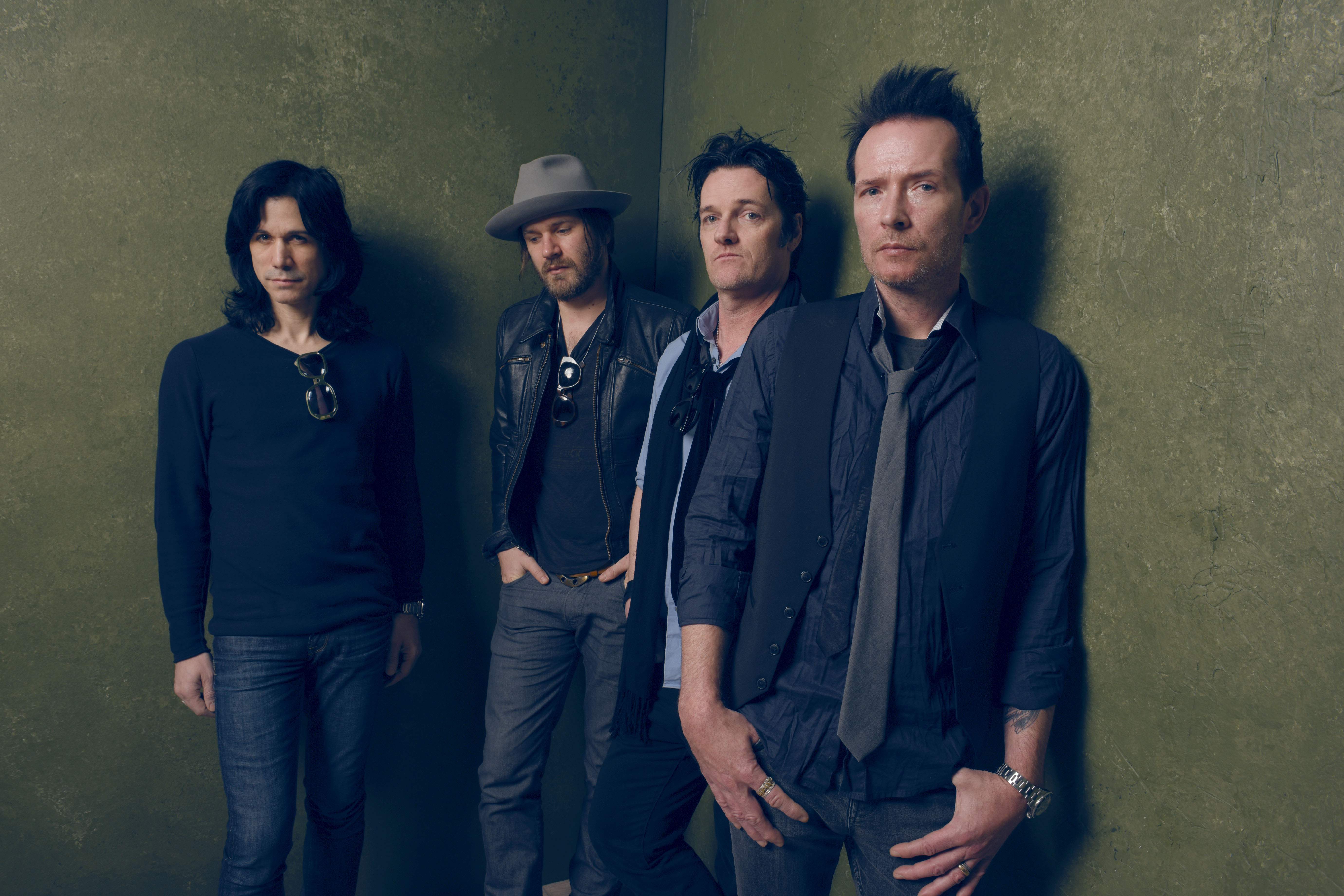 M&uacute;sicos Tommy Black, Jeremy Brown, Danny Thompson y Scott Weiland. (Getty)