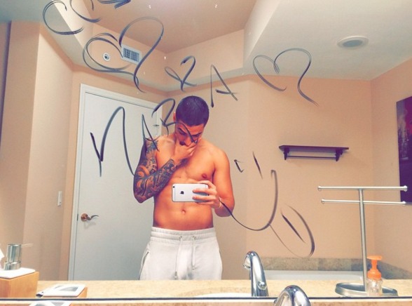 Noticias de Maluma, Maluma Sin Camisa, Maluma Sin ropa, Maluma Desnudo, Maluma Billboard