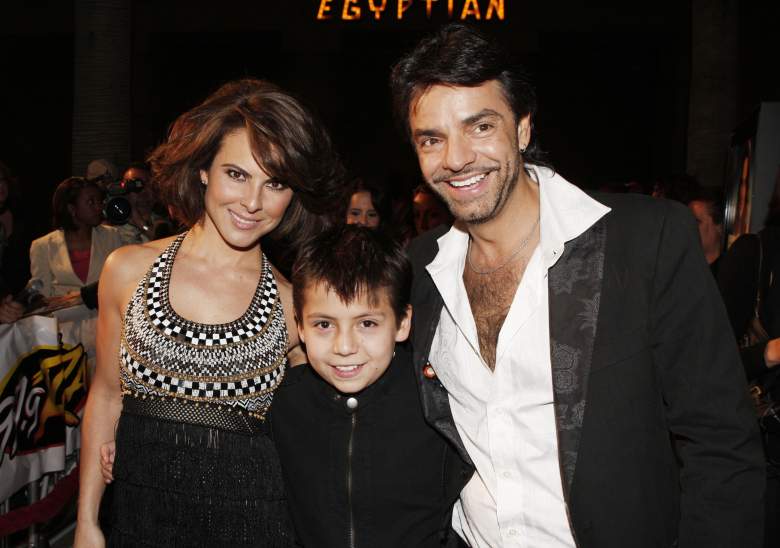 Kate Del Castillo (izq. a der.), Adrian Alonso y Eugenio Derbez en la premier de la cinta "Under The Same Moon", en el 2008.  (Getty)