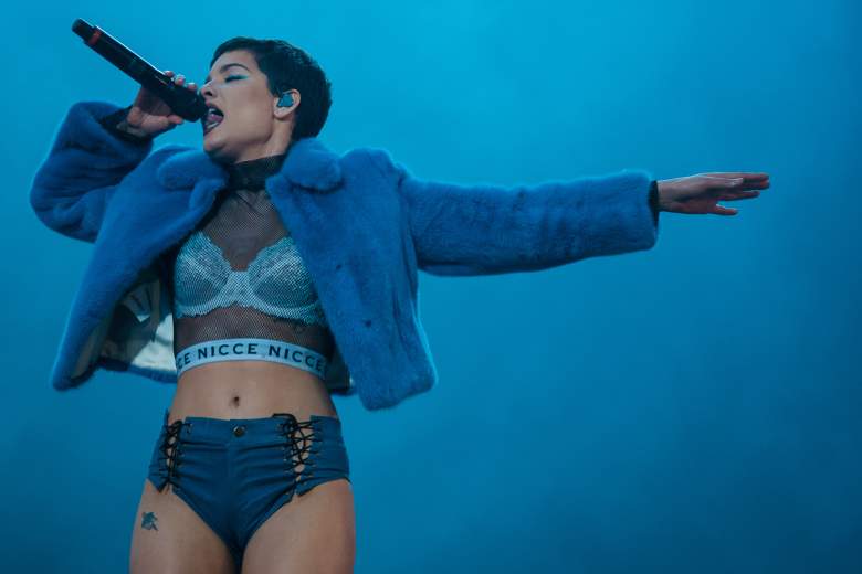 Halsey sobre el escenario en Sao Paulo, Brasil. 