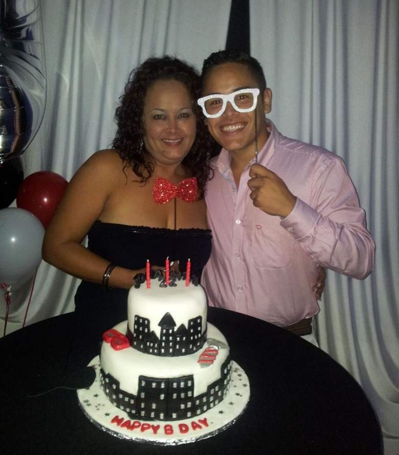 Jonathan Camuy junto a su madre. (Jonathan Camuy/Facebook)