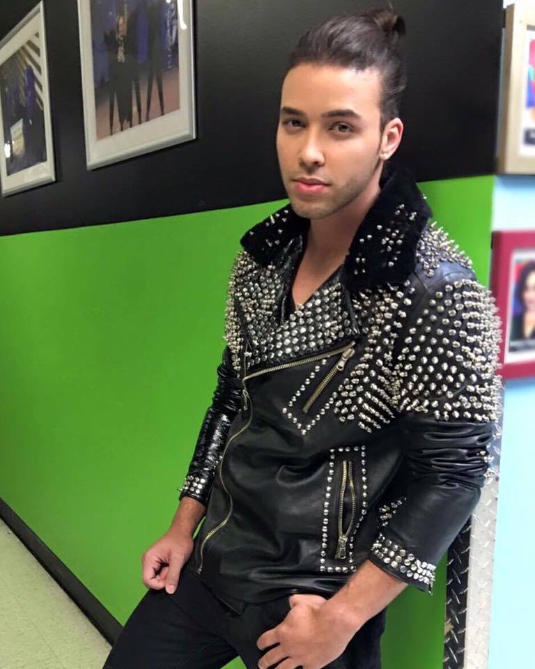 Prince Royce mostró su nuevo look en 'La Voz Kids'. (Facebook)