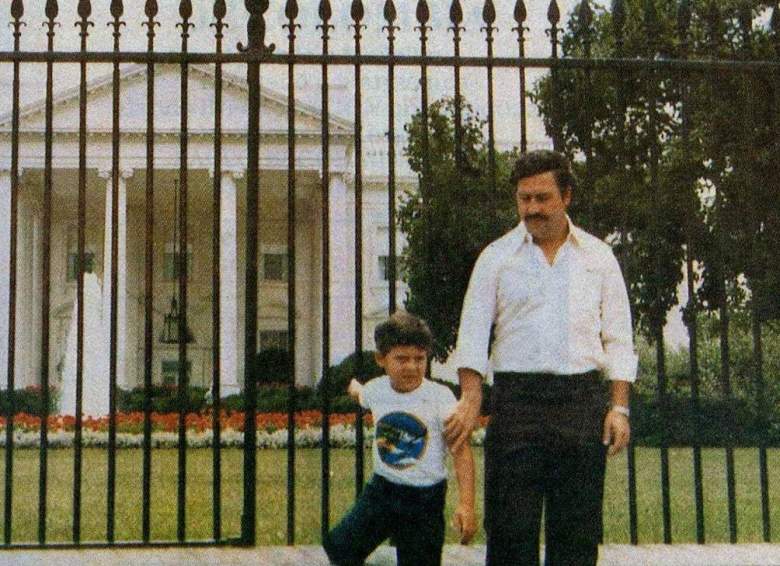 Pablo Escobar junto a su hijo Sebastian en Washington DC. (Facebook)