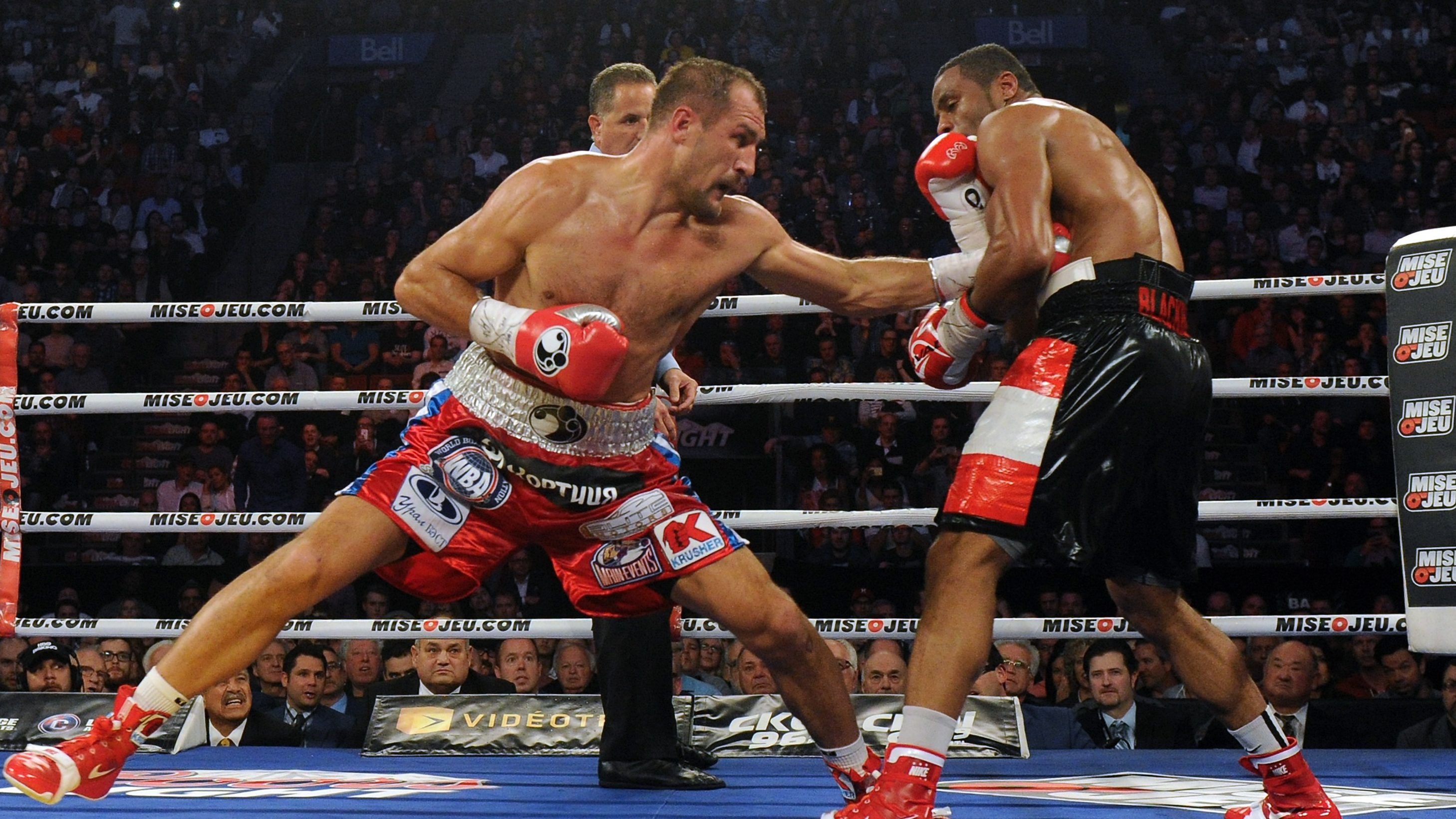 Sergey Kovalev defiende sus títulos mundiales de la OMB, AMB y FIB de peso semipesado contra Andre Ward, el sábado 19 de noviembre en la Arena T-Mobile en Las Vegas, Nevada