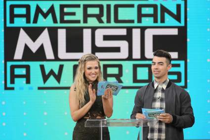 Lista de presentadores de los American Music Awards 2016 [FOTOS]