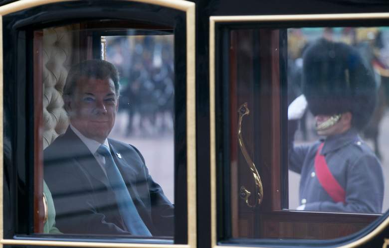 El príncipe Felipe de Gran Bretaña, el duque de Edimburgo, la primera dama de Colombia María Clemencia de Santos, la reina británica Elizabeth II y el presidente colombiano Juan Manuel Santos. (Getty)