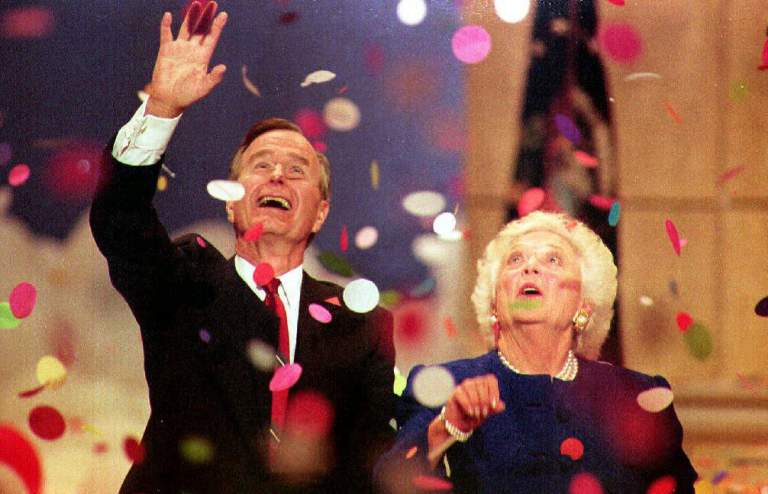 El presidente Bush y la primera dama Barbara Bush en la Convención Nacional Republicana 1992. (Getty)