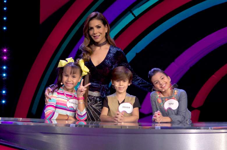 Los evaluadores junto a Patricia Manterola. (Cortesía Telemundo)