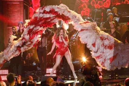 VER: Jennifer López canta en concierto “One Voice: Somos Live!”