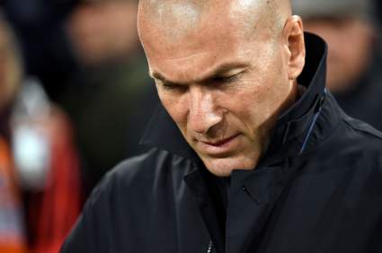 ¡INSÓLITO! Chocó con Zinedine Zidane y aprovechó para sacarse una selfie con él