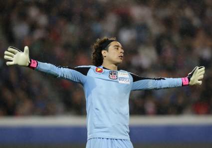 Reciben a Memo Ochoa como un dios en México: ¿hubo caos?