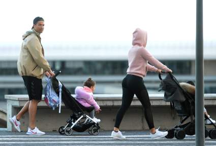 Cristiano Ronaldo sale a pasear con su familia y estallan las críticas