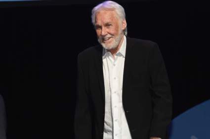 Fallece el cantante Kenny Rogers, de qué murió?