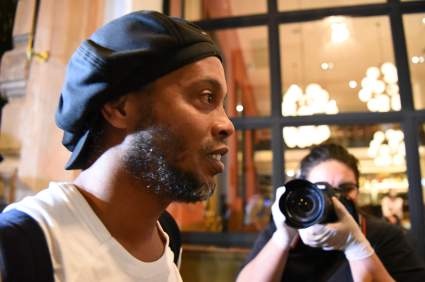 Ronaldinho hace un insólito pedido al hotel donde continúa preso