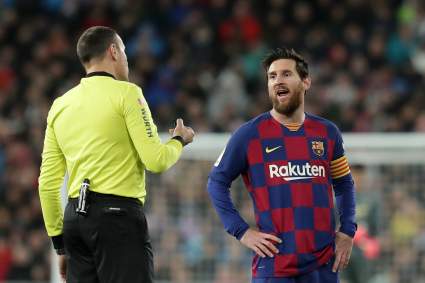 La plantilla del Barcelona no quiere encerrarse en un hotel