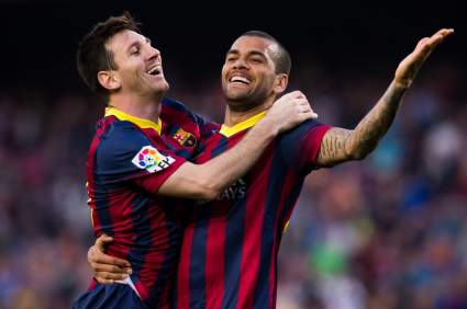 Dani Alves sale a la defensa de Messi en entrevista