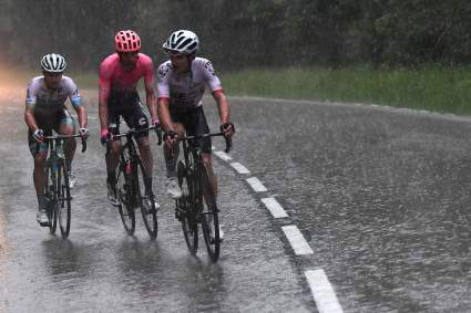 [IMÁGENES FUERTES] Así quedó la espalda de un ciclista tras soportar una feroz granizada en plena carrera