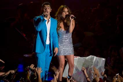 Dulce María presume de su pancita de embarazada