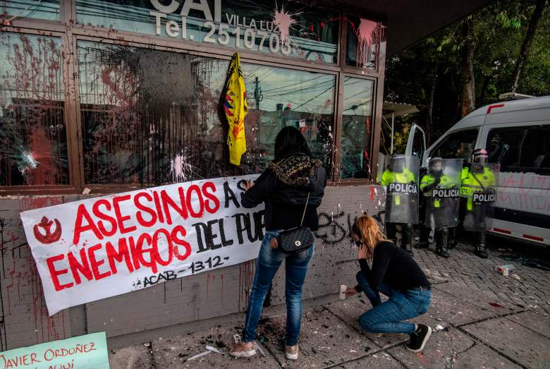 Estallan disturbios tras muerte de abogado bajo custodia