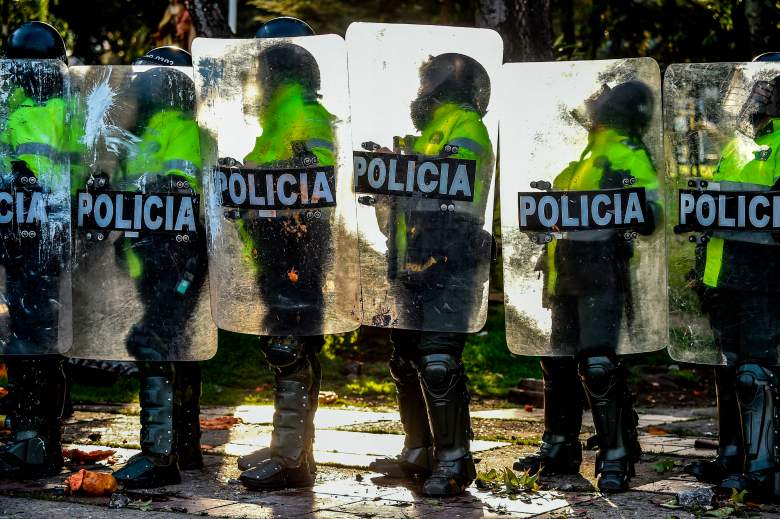 Estallan disturbios tras muerte de abogado bajo custodia