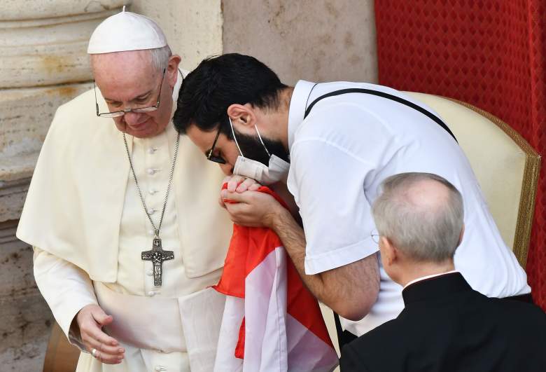 El Papa Francisco reaparece en público tras 6 meses resguardado, sin tapabocas