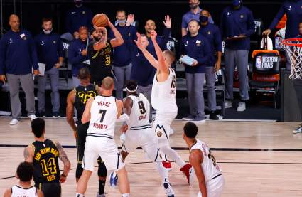 [VÍDEO] El triple sobre la bocina de Anthony Davis (Lakers) con dedicatoria a Kobe