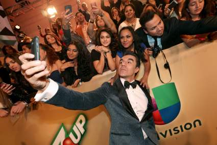 ¿Ya casi nace el bebé de Adrián Uribe?: compartió está tierna foto