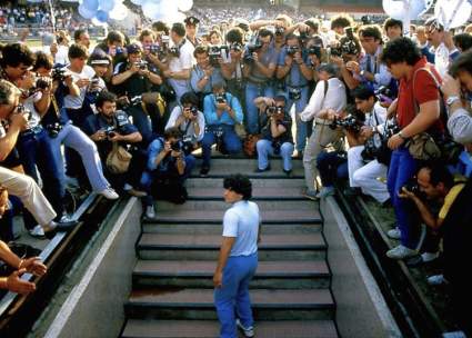 Maradona:  El D10S de Nápoles ¿por qué lo ven así?