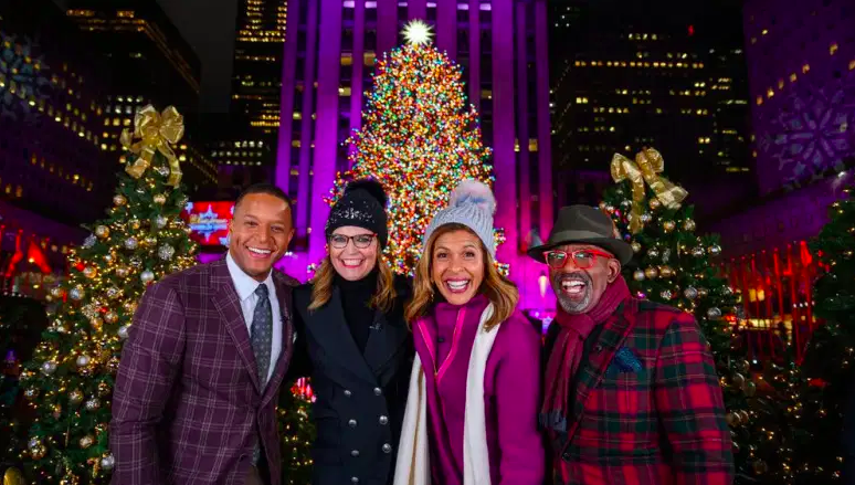 En la foto: (de izquierda a derecha) Craig Melvin, Savannah Guthrie, Hoda Kotb, Al Roker durante la Navidad de 2019 en el Rockefeller Center