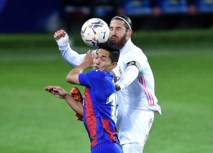 Escandalosa mano de Sergio Ramos que fue perdonada por el VAR: ¿Era penal?