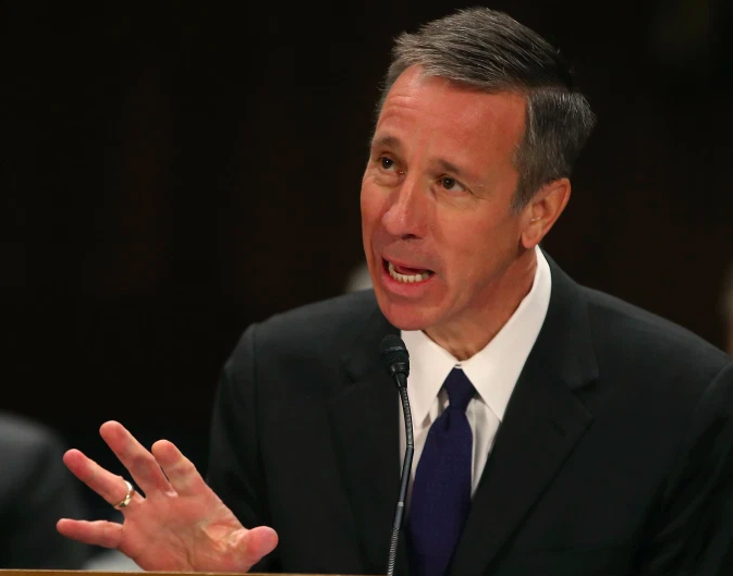 Arne Sorenson, director ejecutivo de Marriott International, testifica durante una audiencia del Subcomité de Asuntos Gubernamentales y Seguridad Nacional del Senado en Capitol Hill, el 7 de marzo de 2019 en Washington, DC.