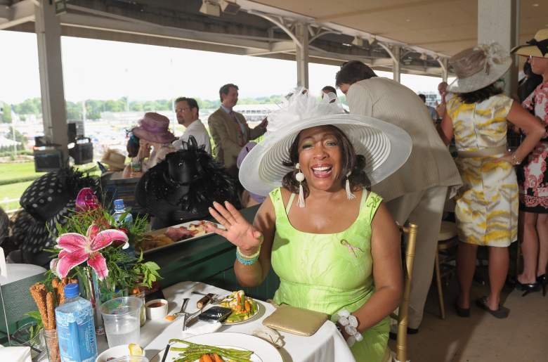 La cantante Mary Wilson de The Supremes en la 138a Kentucky Derby en Churchill Downs en 2012.