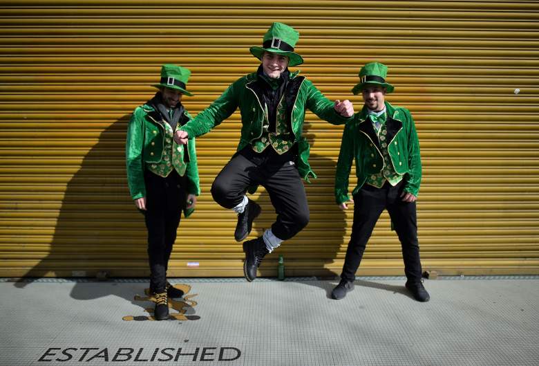 Los juerguistas asisten al desfile del Día de San Patricio el 17 de marzo de 2019 en Dublín, Irlanda.