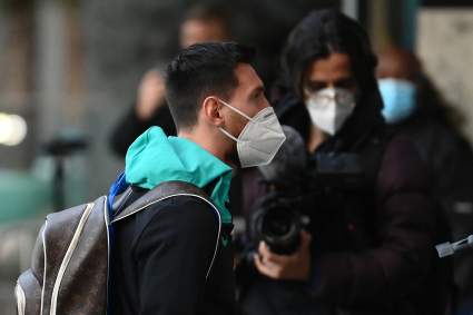 Messi se molesta como nunca con un fan del Barcelona y le reclama: [Video]