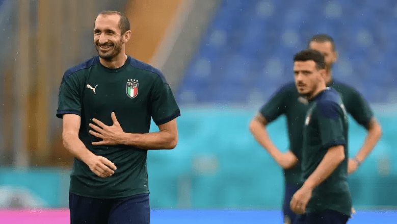 Giorgio Chiellini de Italia.