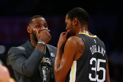 Estrella de los Lakers, LeBron James, en una polémica con Kevin Durant: ¿Por qué?