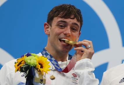 Atleta británico confiesa orgullo ‘por ser gay y campeón olímpico’: Tom Daley – Video