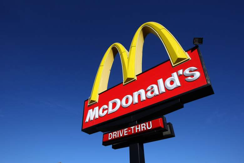 Un letrero se encuentra fuera del restaurante McDonald's el 9 de febrero de 2009 en San Francisco, California