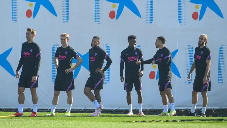 Luuk de Jong se entrena con el Barcelona antes del partido de la UCL.