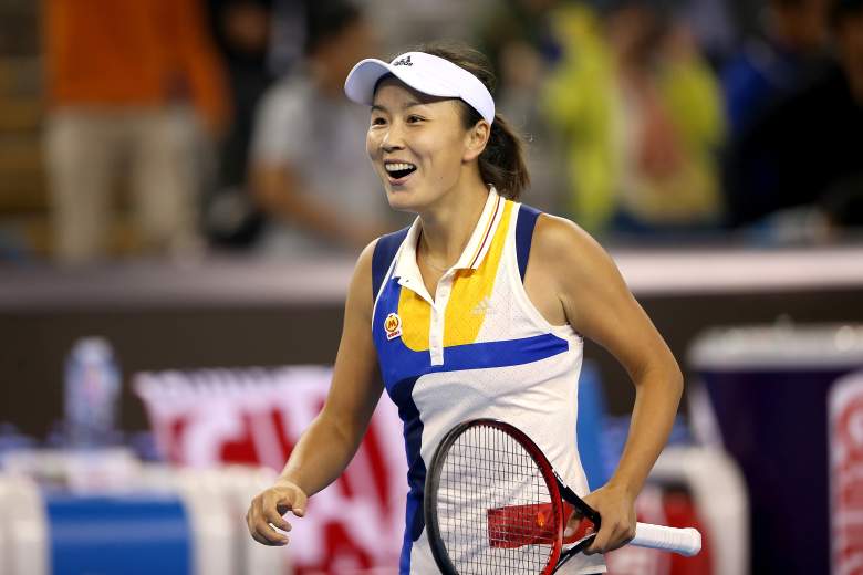 Shuai Peng de China celebra después de ganar el partido de cuartos de final doble femenino con Sania Mirza de India contra Katerina Siniakova de República Checa y Barbora Strycova de República Checa el 6 de octubre de 2017 en Beijing, China.