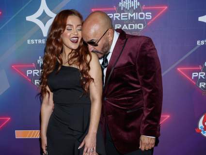 Lupillo Rivera presume que su esposa es igualita a Shakira ¿Se parecen?