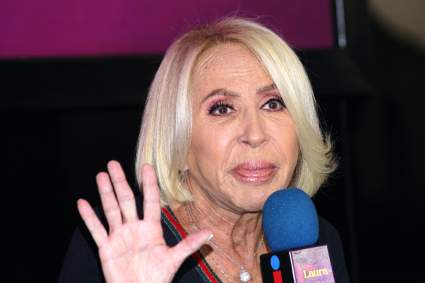 Fanático toca parte íntima de Laura Bozzo en pleno show – VIDEO