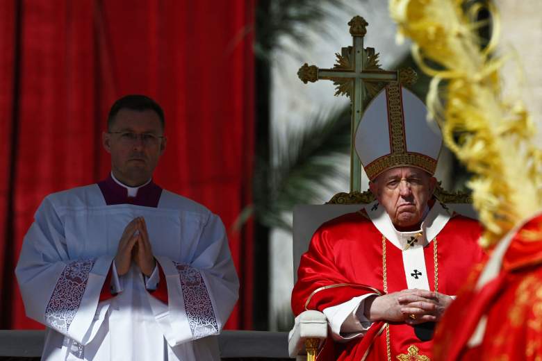 El Papa Francisco preside la misa del Domingo de Ramos en la plaza de San Pedro, en el Vaticano el 10 de abril de 2022.