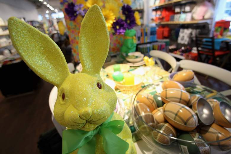 Un conejito de Pascua se exhibe para la venta en una tienda el 26 de marzo de 2009 en Frankfurt am Main, Alemania.