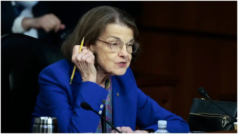 La senadora Dianne Feinstein (D-CA) habla durante la audiencia de confirmación del Comité Judicial del Senado para el juez Ketanji Brown, candidato a la Corte Suprema de EE. UU., el 21 de marzo de 2022.