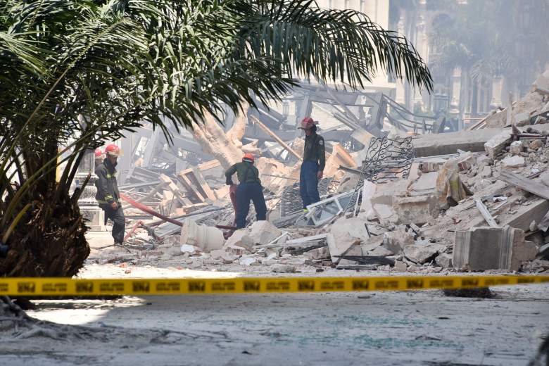 Rescatistas trabajan después de una explosión en el hotel Saratoga de La Habana, el 6 de mayo de 2022.