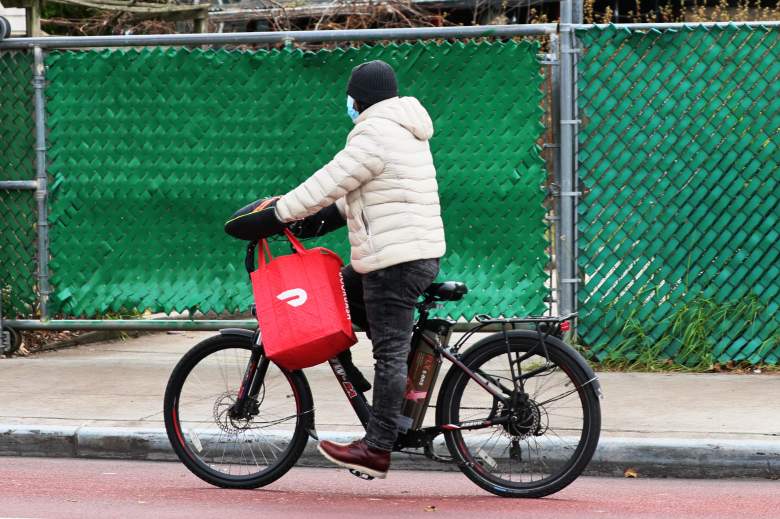 Trabajadora de DoorDash salva la vida de clienta