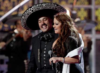 Lupillo Rivera transformó en canciones su dolor por Jenni Rivera