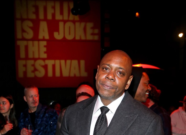 Dave Chappelle asiste a la Fiesta de la Noche de Apertura presentada por NETFLIX ES UNA BROMA en W Hollywood el 28 de abril de 2022 en Hollywood, California. Isaiah Lee, de 23 años, está acusado de atacar al comediante en el escenario días después.